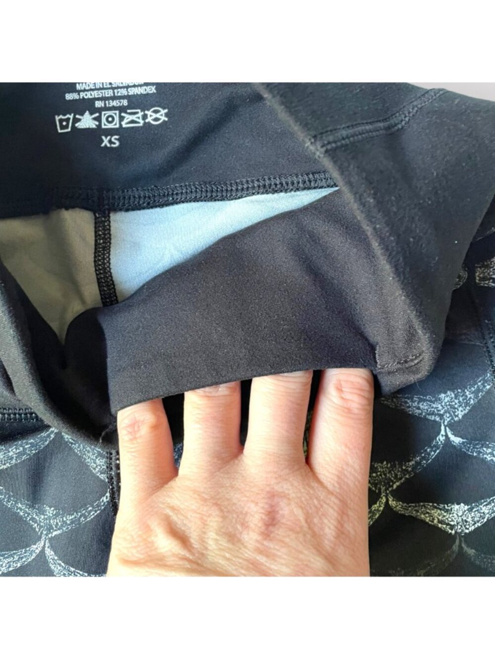 Vineyard Vines Size XS Black Gray Tonal Whale Tail Performance Cropped Leggings - Picture 6 of 10